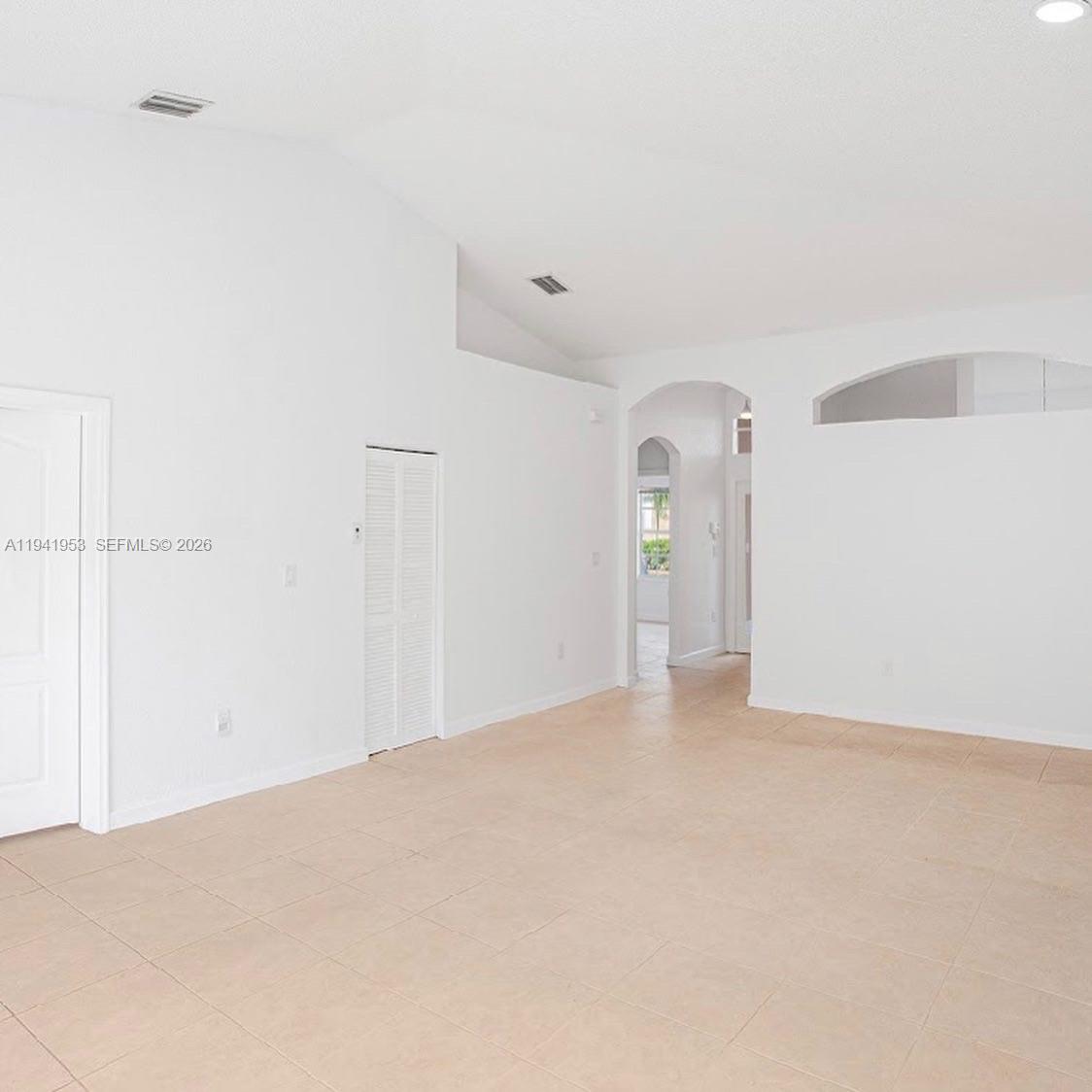 FOREST LAKES COUNTRY GARD - Residential Lease