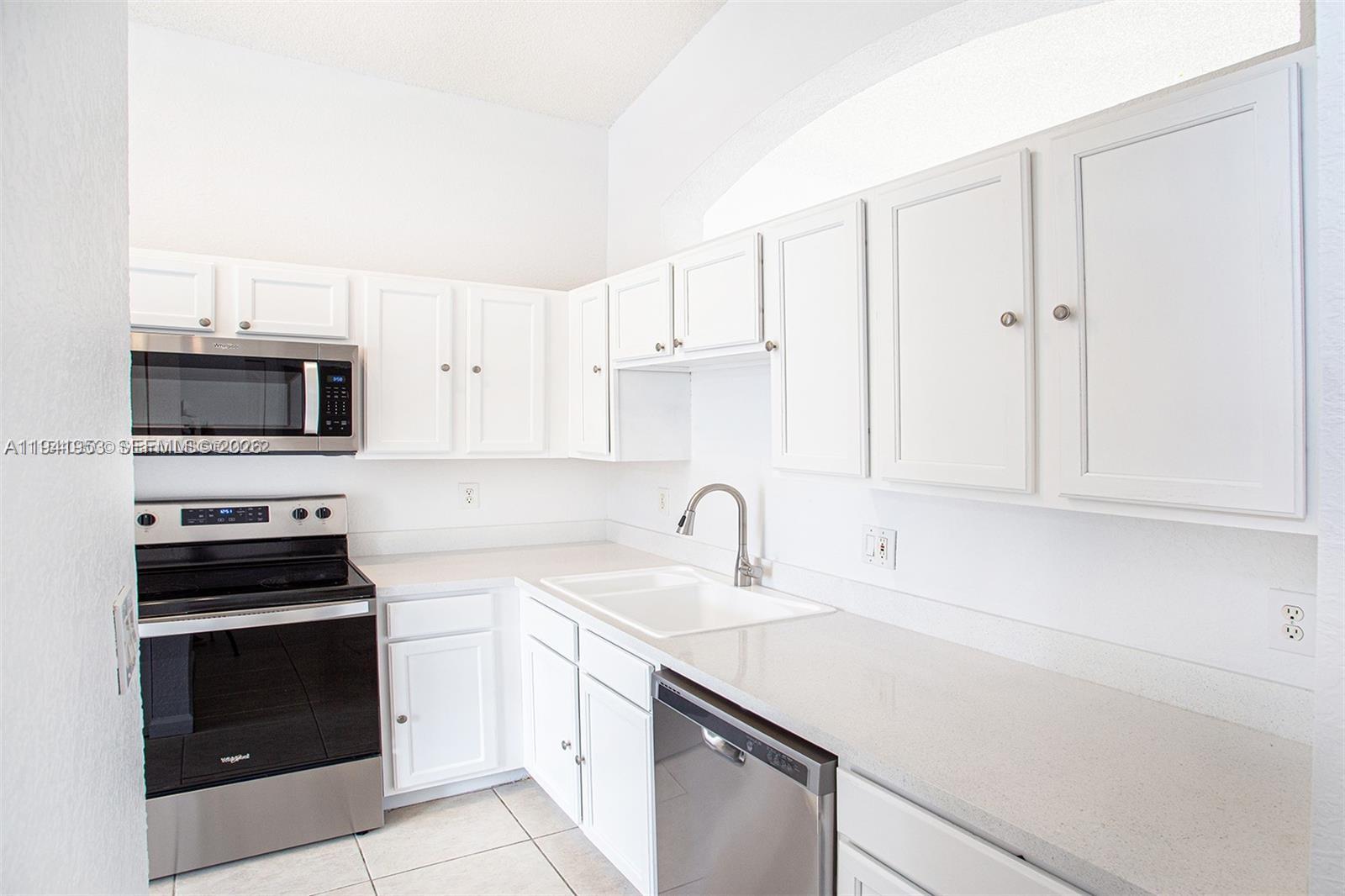 FOREST LAKES COUNTRY GARD - Residential Lease