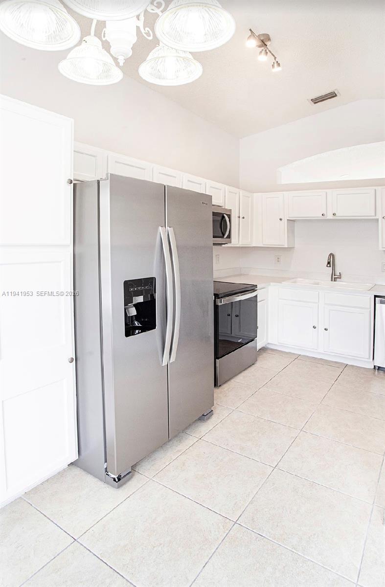 FOREST LAKES COUNTRY GARD - Residential Lease