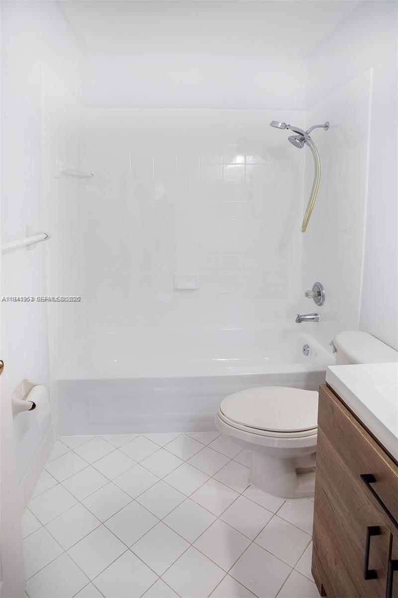 FOREST LAKES COUNTRY GARD - Residential Lease