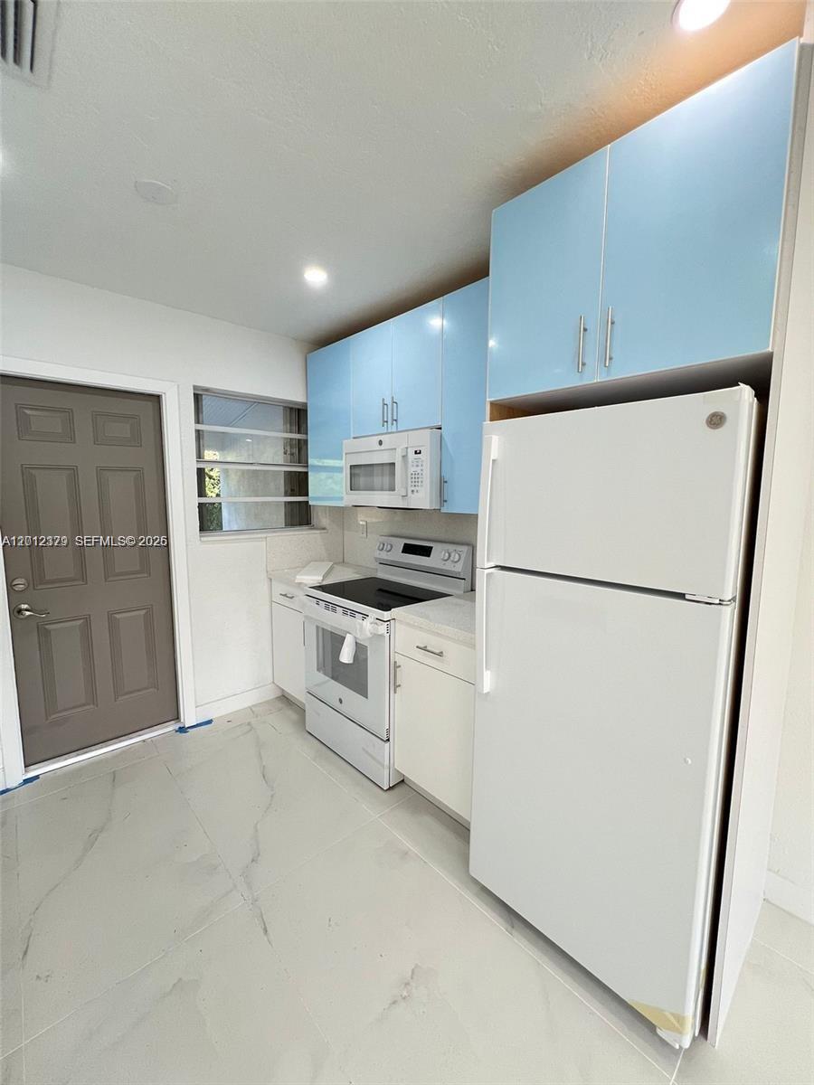 VENETIAN GARDENS ACRESPB - Residential Lease