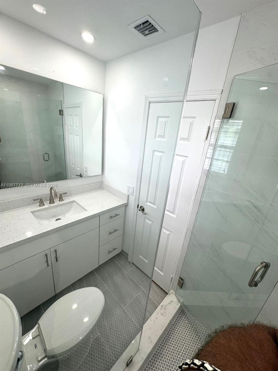 COCONUT GROVE SEC 1-CORAL - Residential Lease