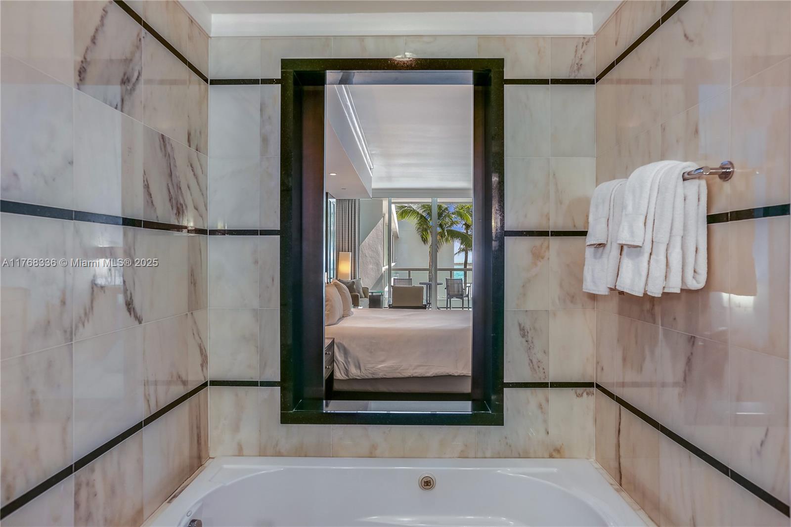 FONTAINEBLEAU III - Residential