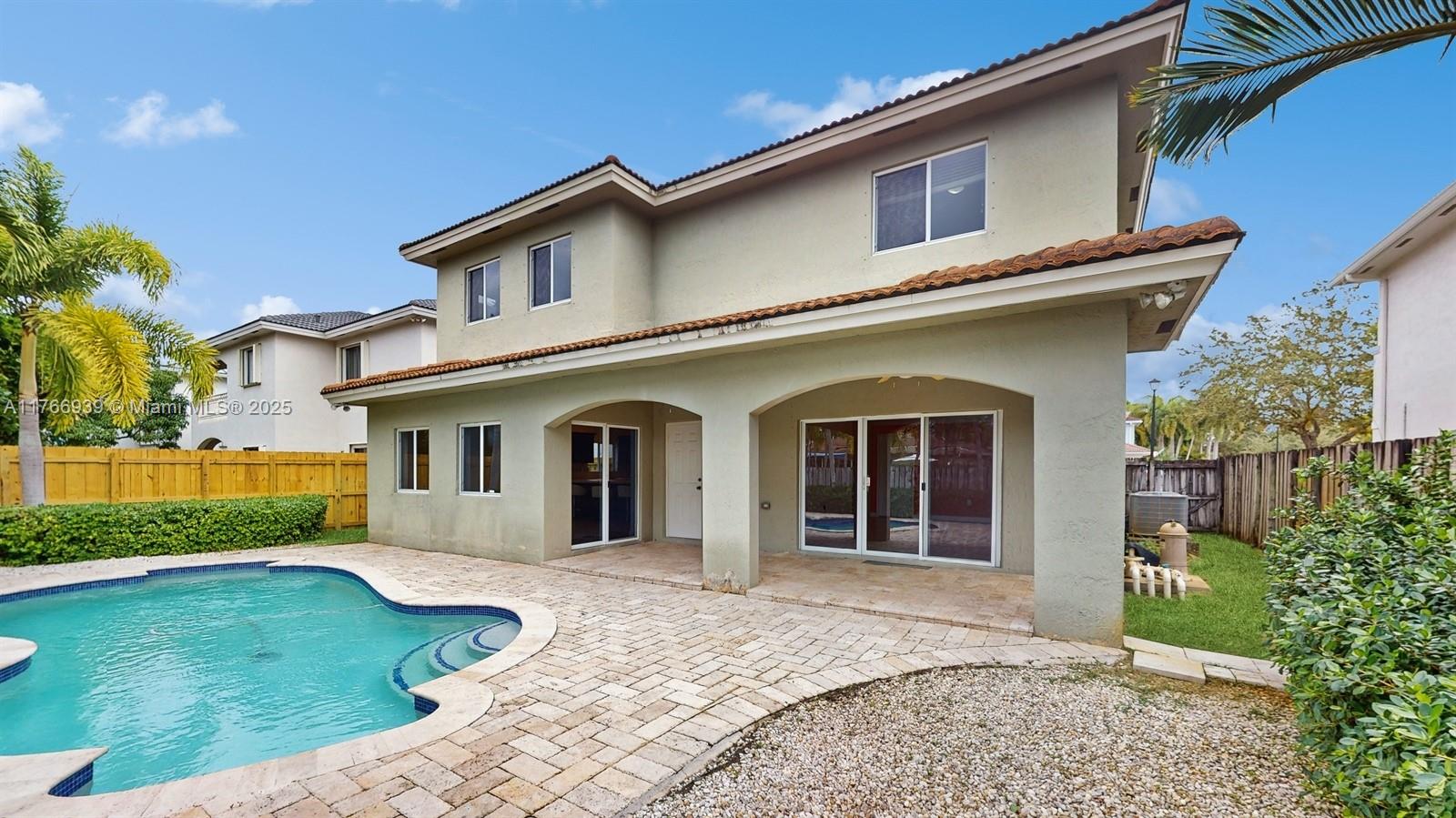 TWIN LAKE SHORES SOUTH - Residential