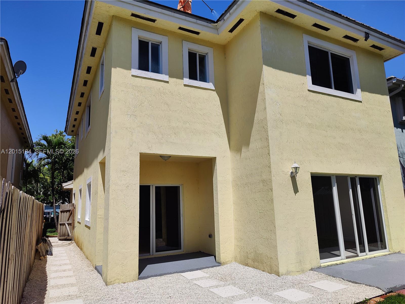 EMILIOS PLACE AT OASIS - Residential Lease