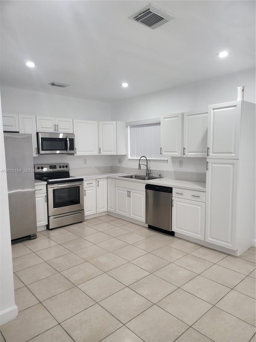 EMILIOS PLACE AT OASIS - Residential Lease