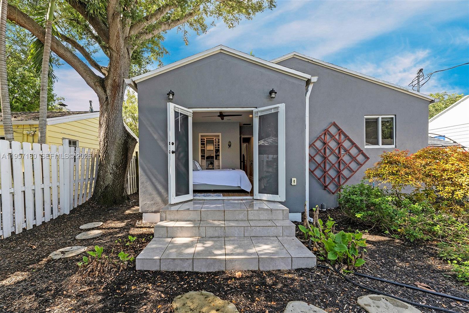 RIO VISTA C J HECTORS RES - Residential