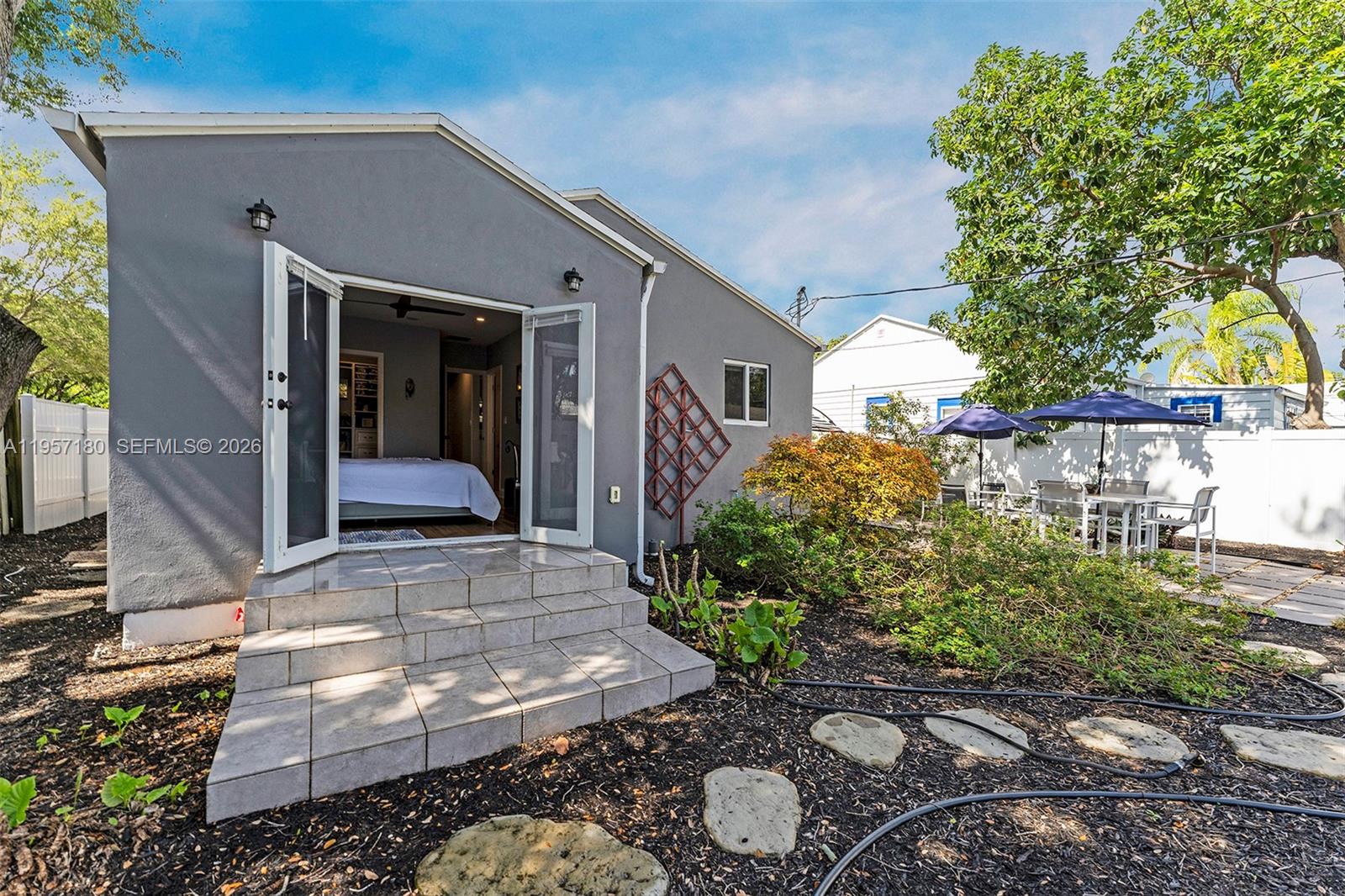 RIO VISTA C J HECTORS RES - Residential