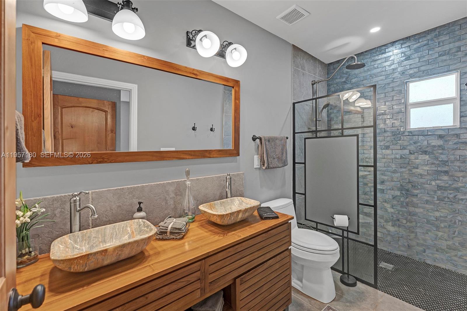 RIO VISTA C J HECTORS RES - Residential