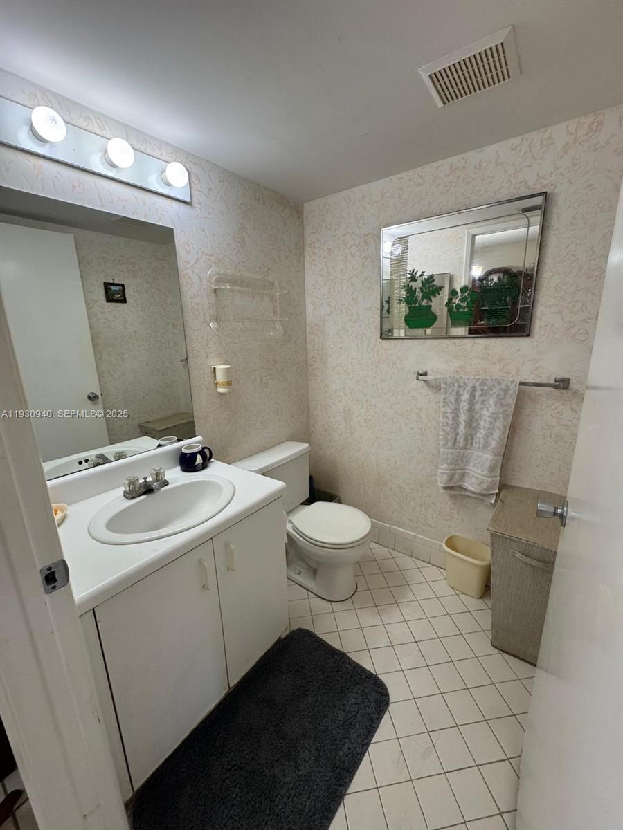 SUFFOLK AT CENTURY VILLAGE - Residential