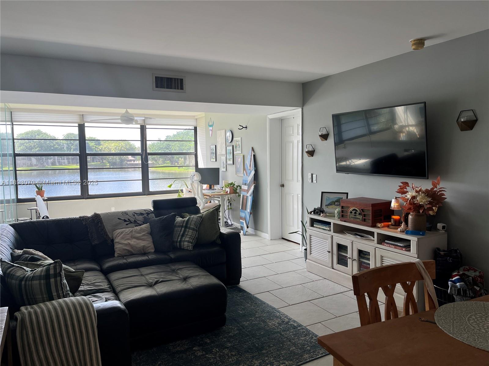 CONDO 11 OF WHITEHALL CON - Residential Lease