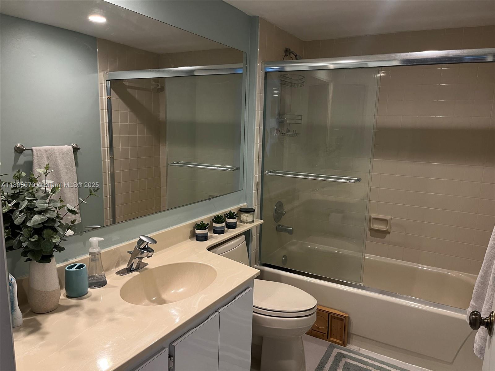 CONDO 11 OF WHITEHALL CON - Residential Lease