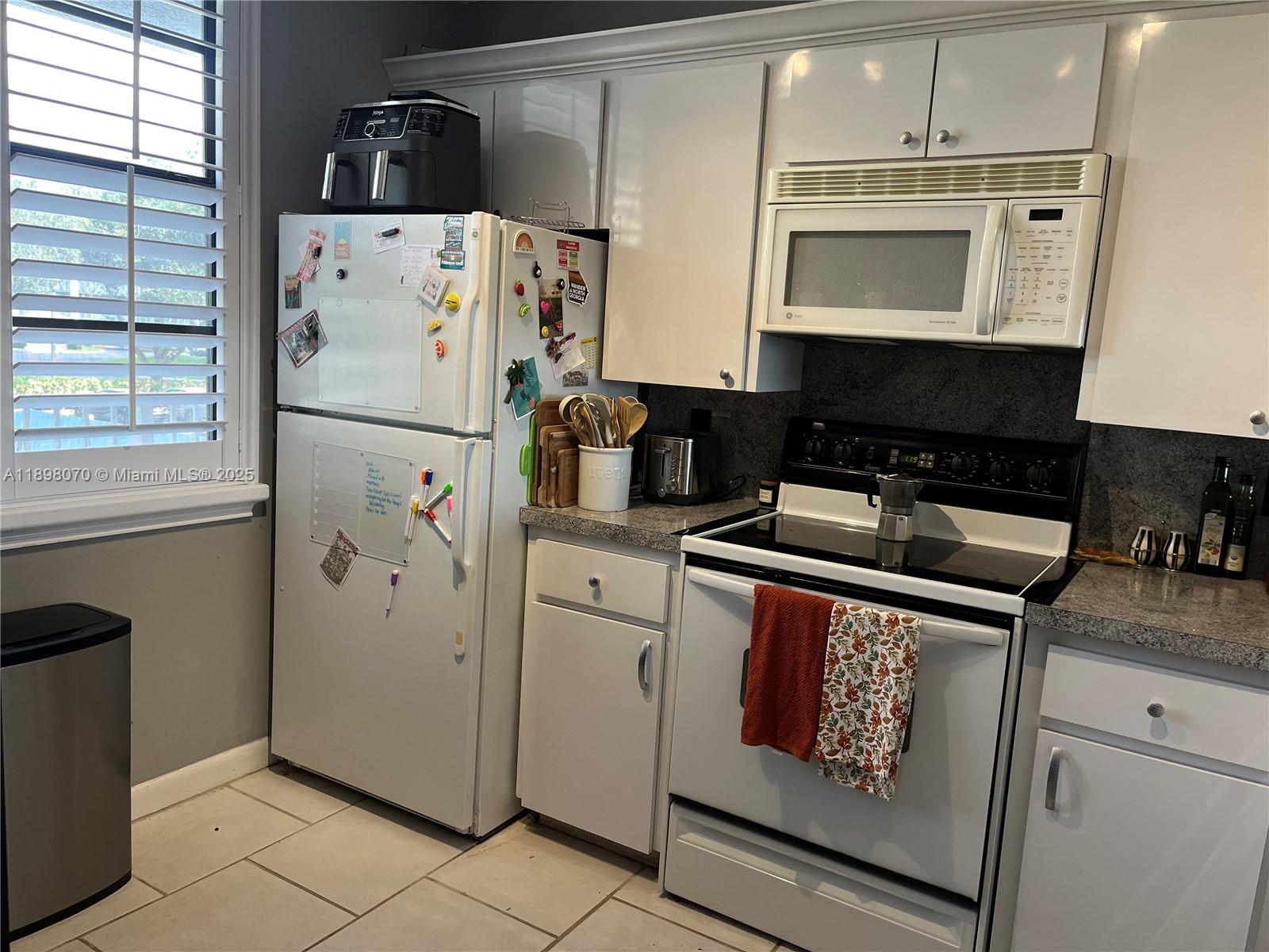 CONDO 11 OF WHITEHALL CON - Residential Lease