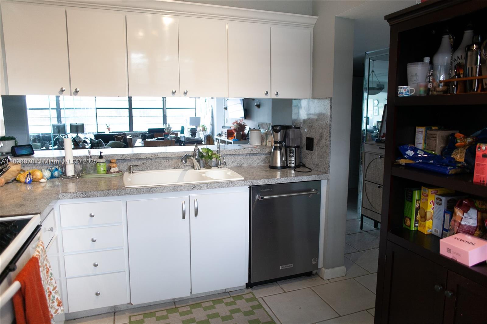 CONDO 11 OF WHITEHALL CON - Residential Lease