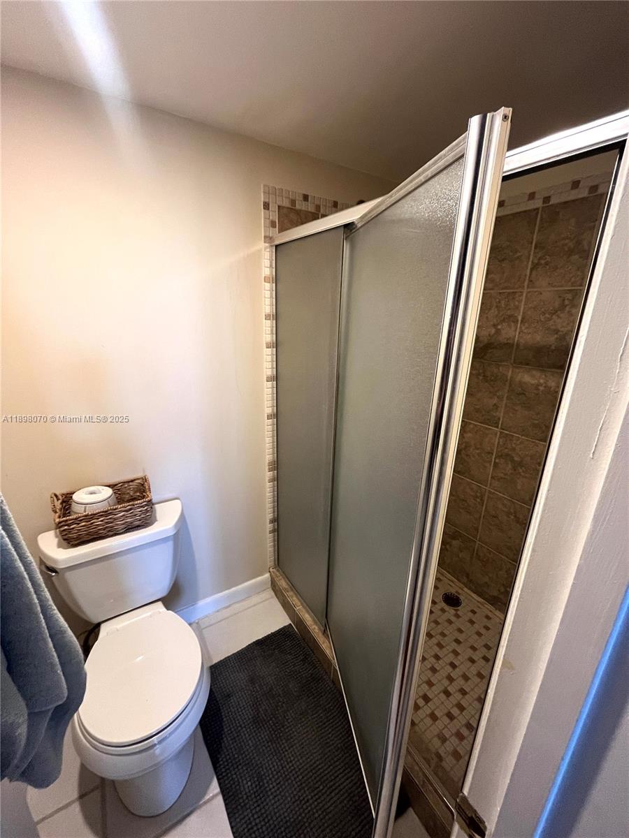 CONDO 11 OF WHITEHALL CON - Residential Lease