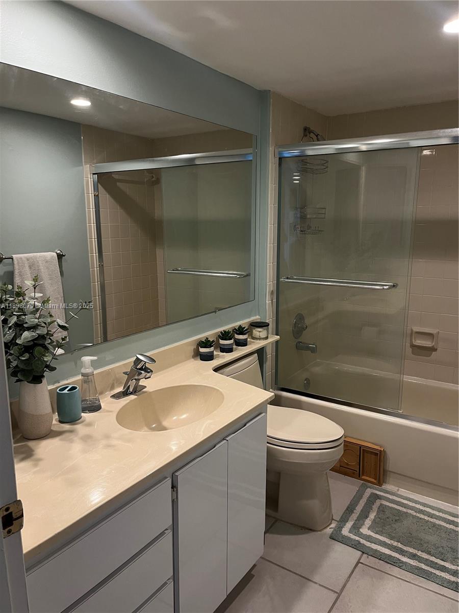 CONDO 11 OF WHITEHALL CON - Residential Lease