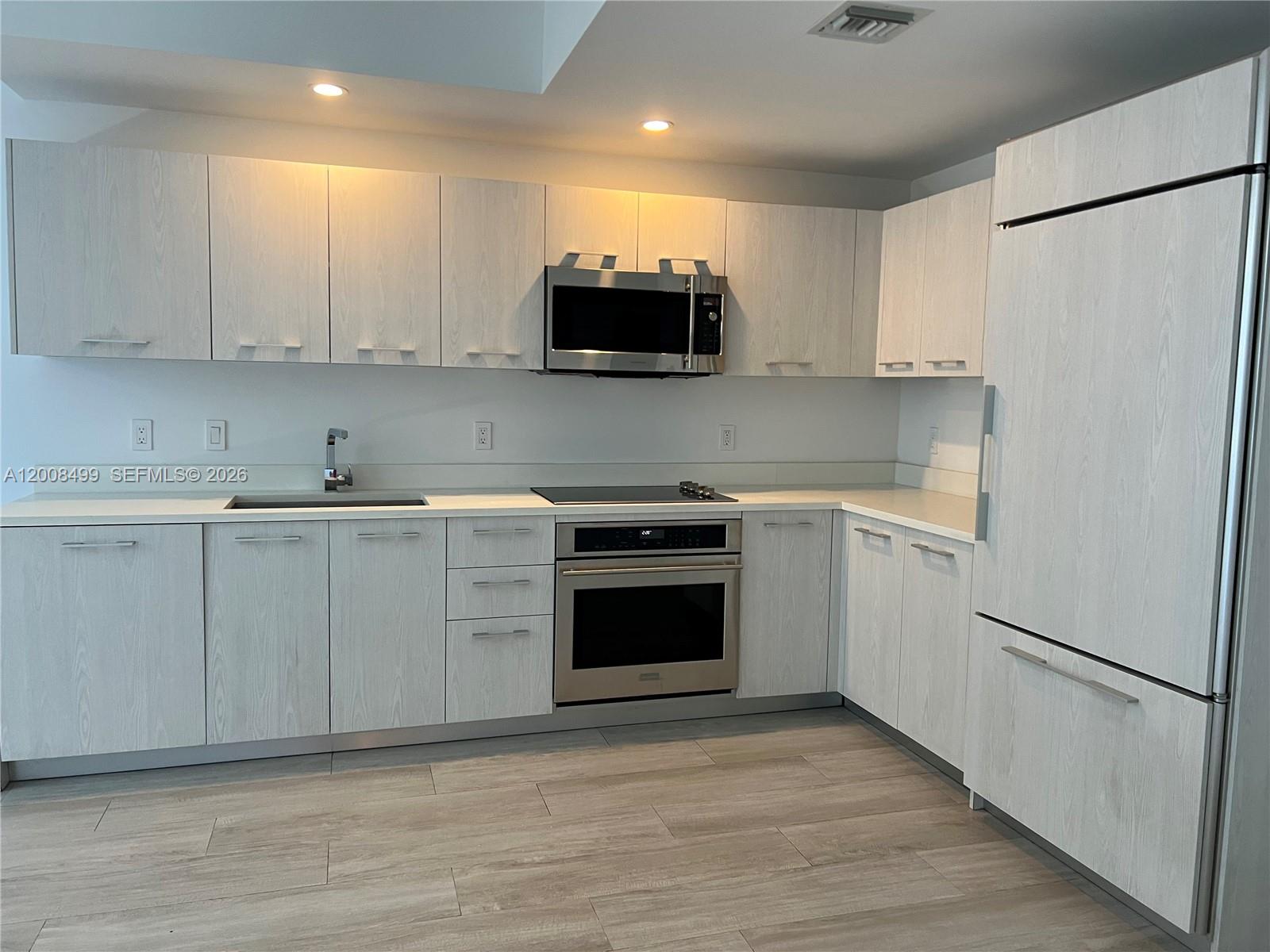 55 SW 9th St 2702
