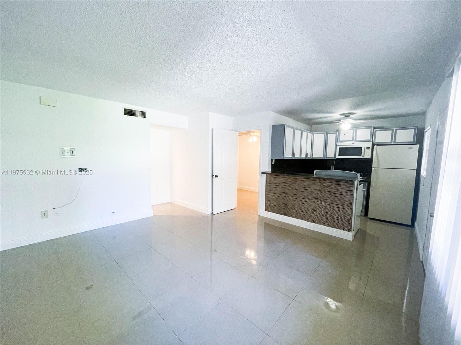 Welcome to Cutler Creek Village! This charming 1-bed, 1-bath condo is located in a gated community with secure entry. Enjoy top amenities including a swimming pool, tennis courts, private parking, and guest parking. Ideally situated near Florida’s Turnpike, schools, shopping, dining, and more—everything you need is just minutes away. WASHER AND DRYER INSIDE THE UNIT
