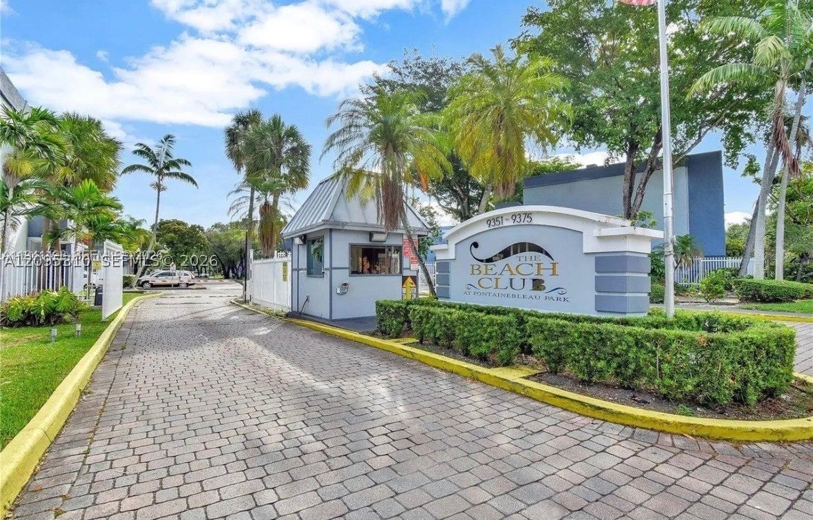 9371 Fontainebleau Blvd
