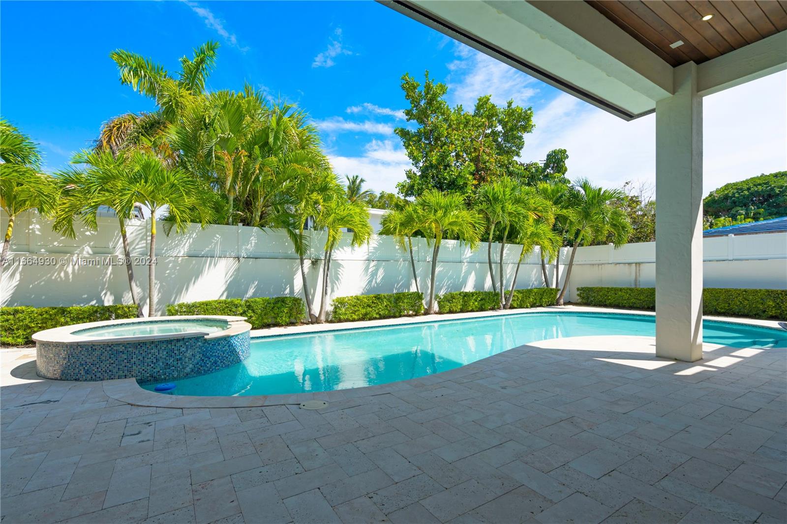 LAUDERDALE BEACH - Residential