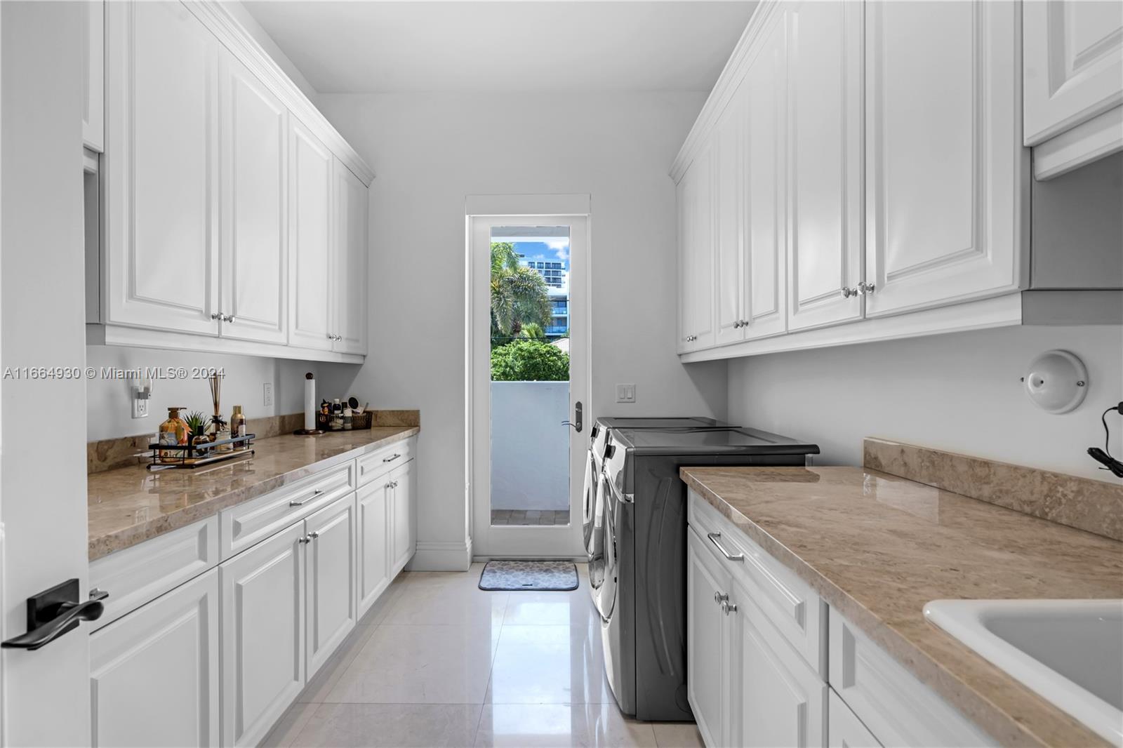 LAUDERDALE BEACH - Residential