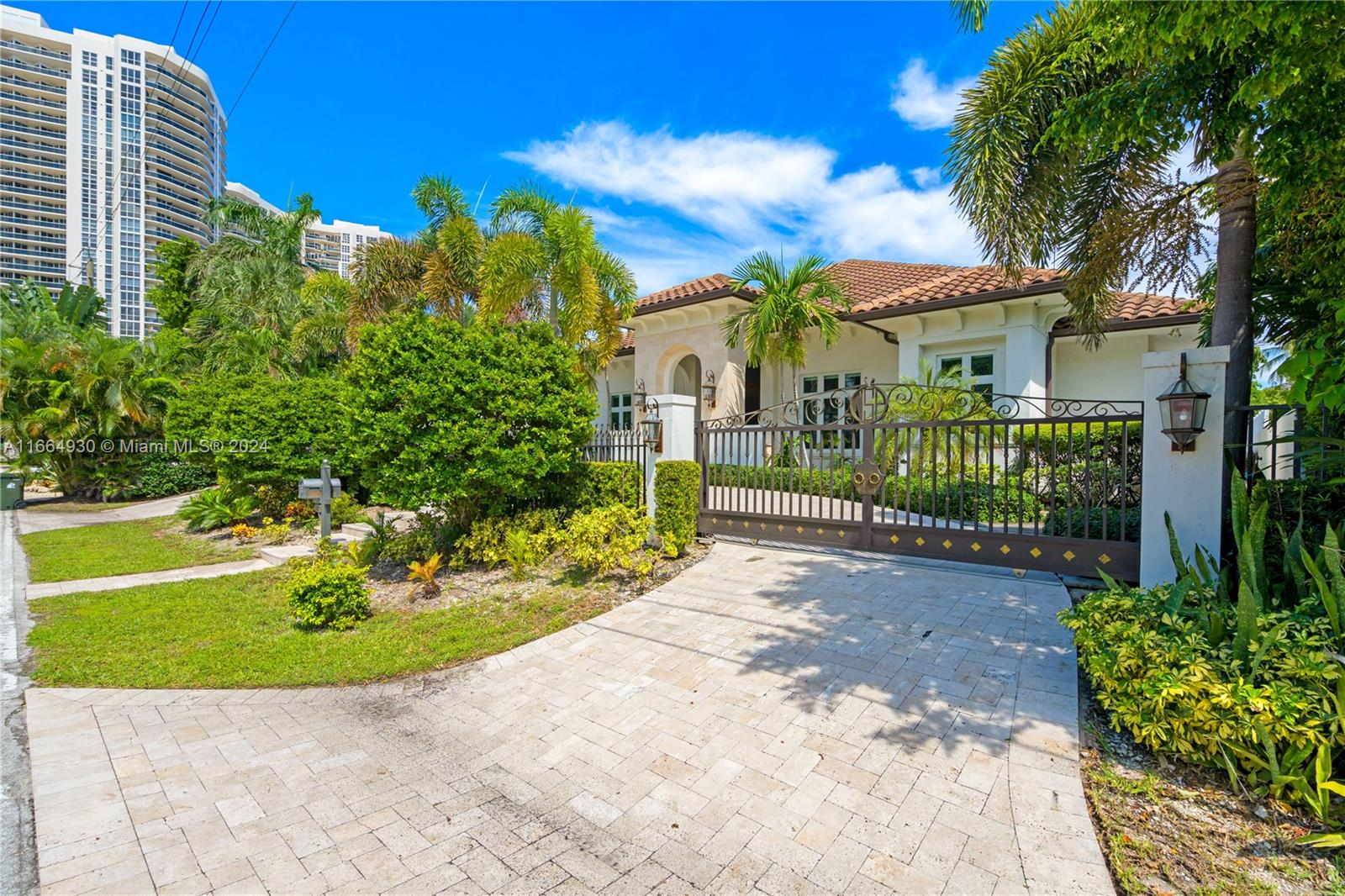 LAUDERDALE BEACH - Residential