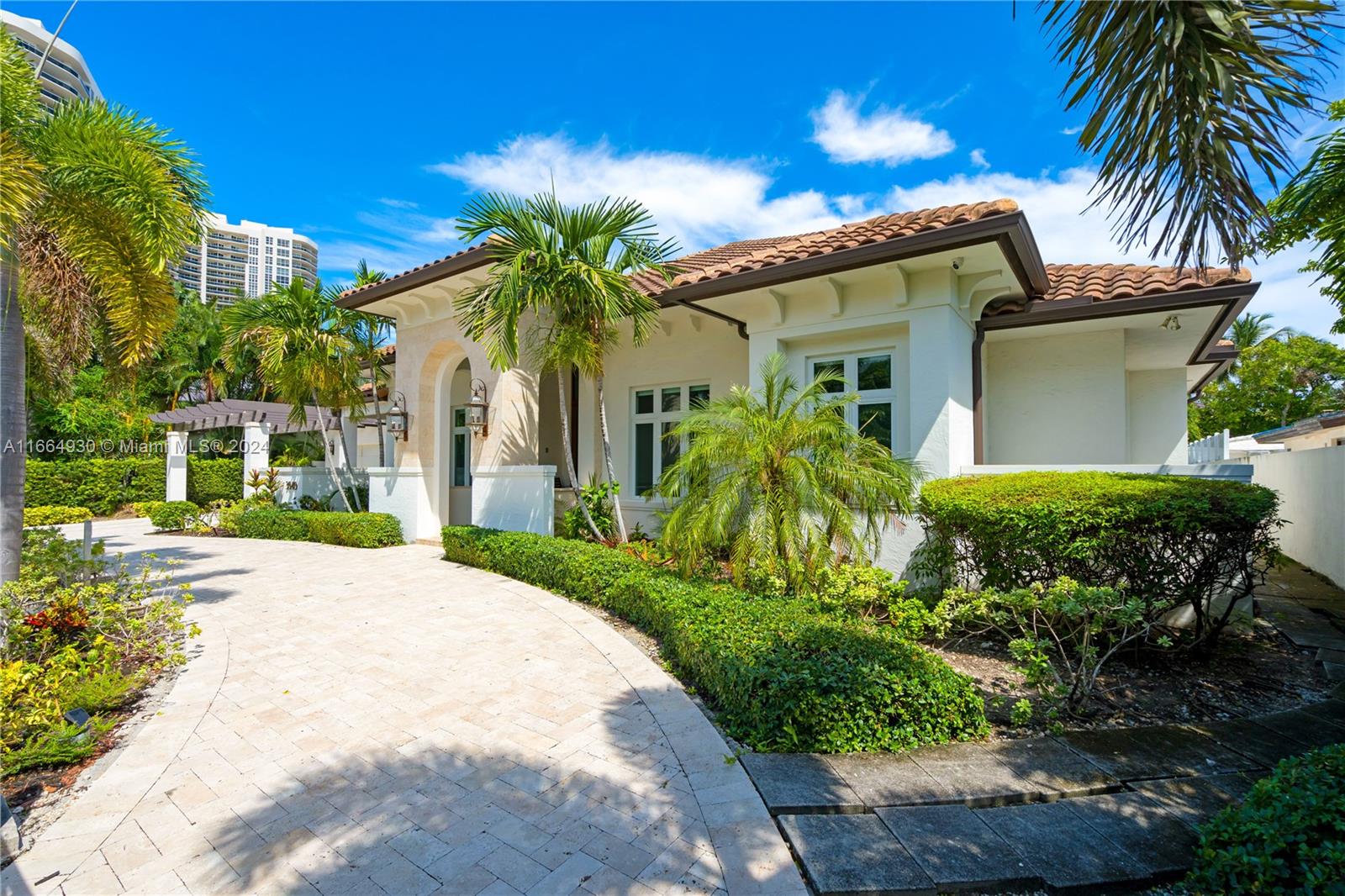 LAUDERDALE BEACH - Residential