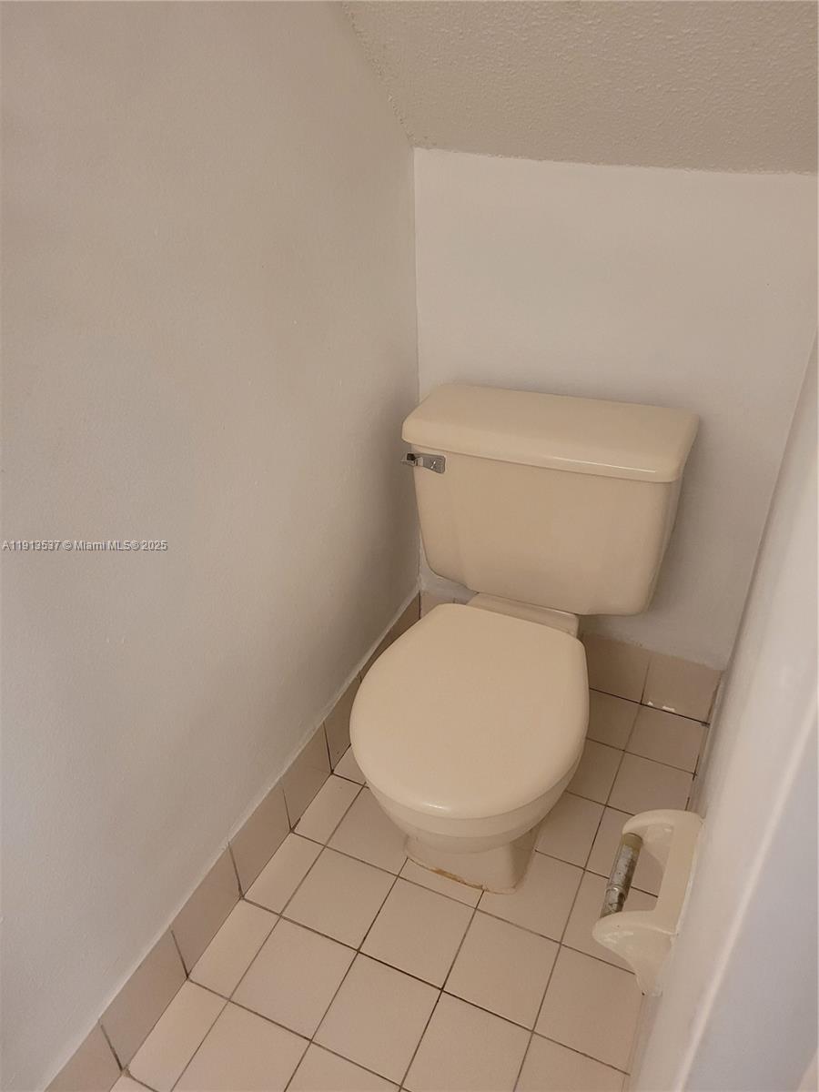 VISTA DEL LAGO CONDO XI - Residential Lease