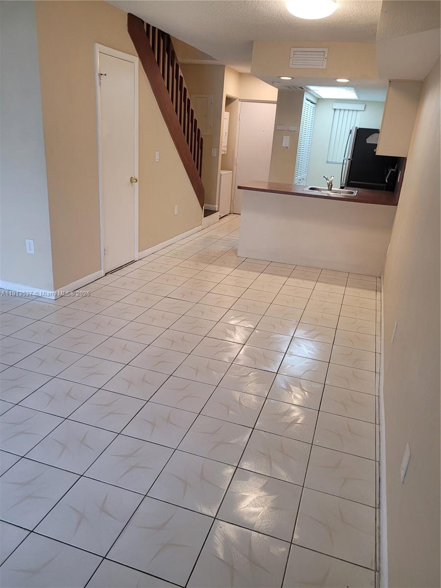 VISTA DEL LAGO CONDO XI - Residential Lease