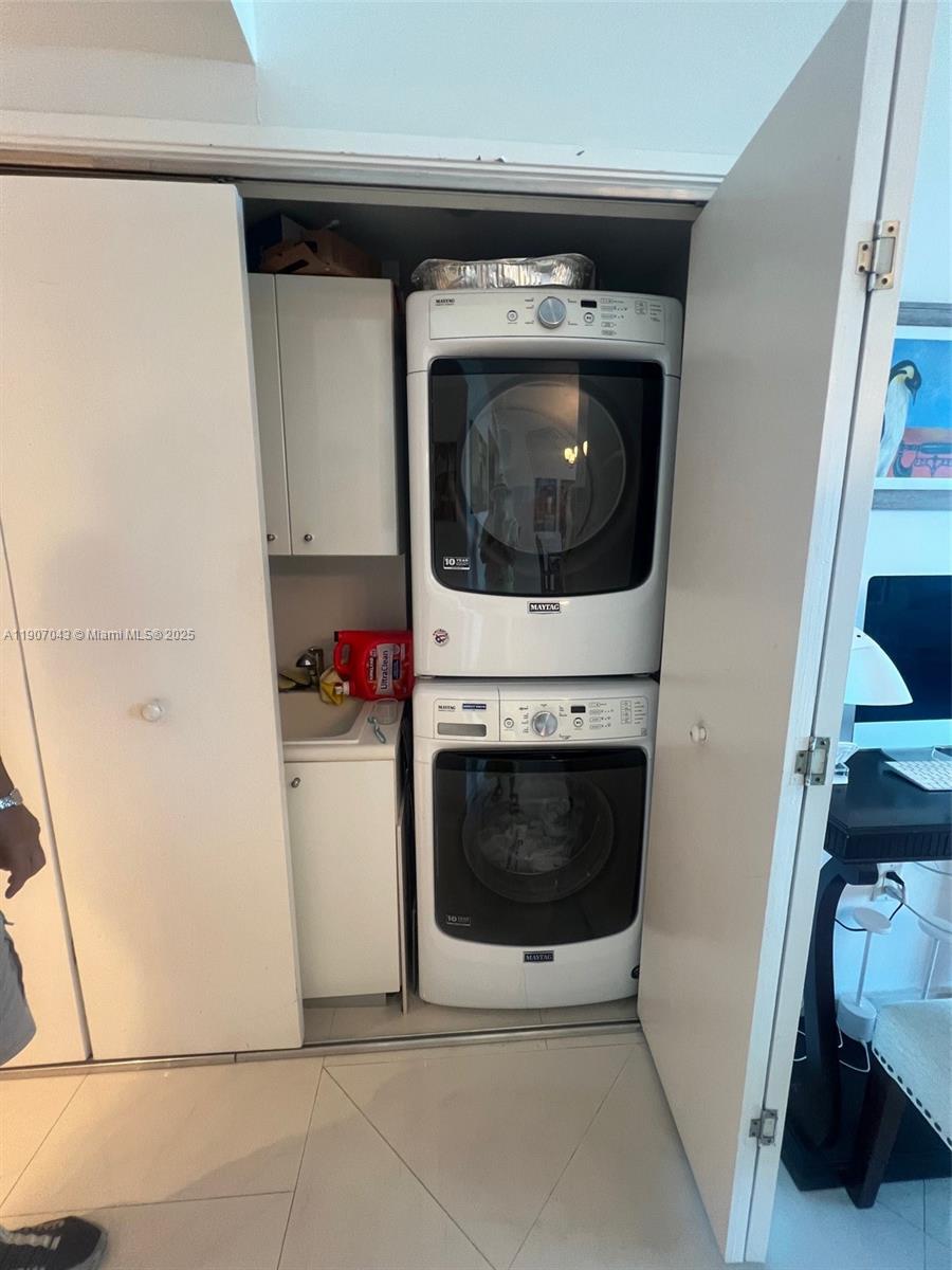 AZURE CONDO - Residential