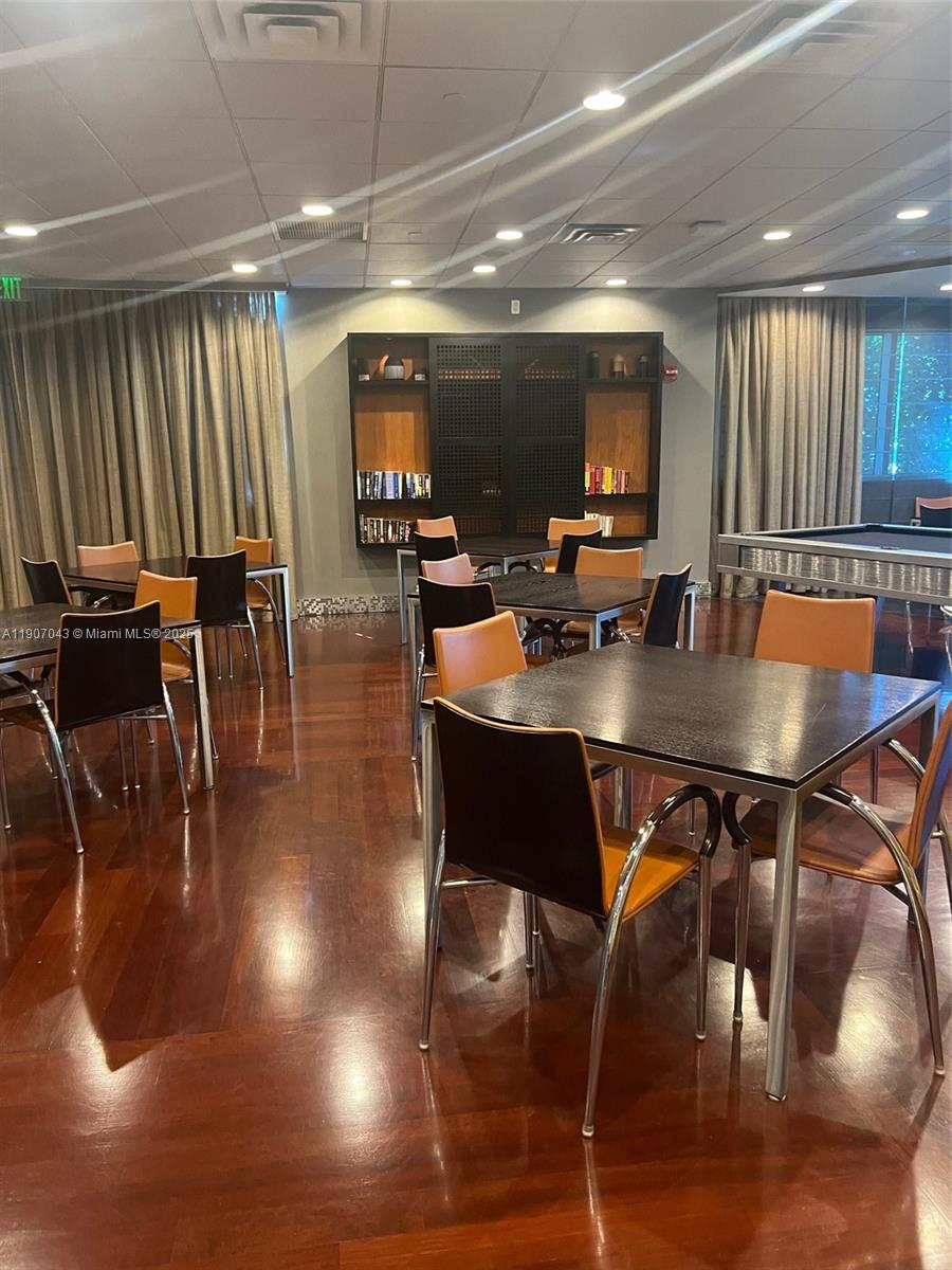 AZURE CONDO - Residential