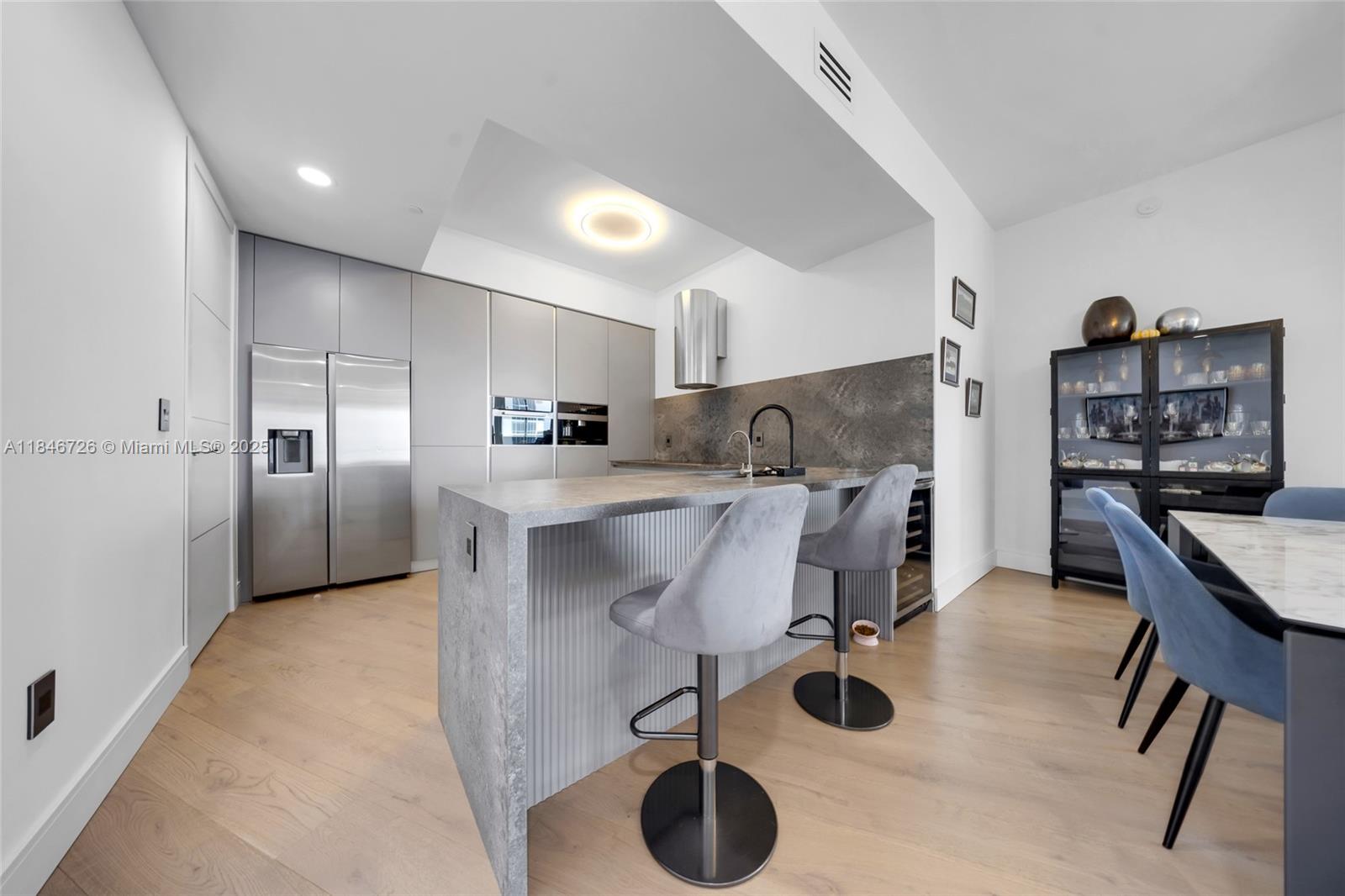 TDR TOWER I CONDO - Residential Lease