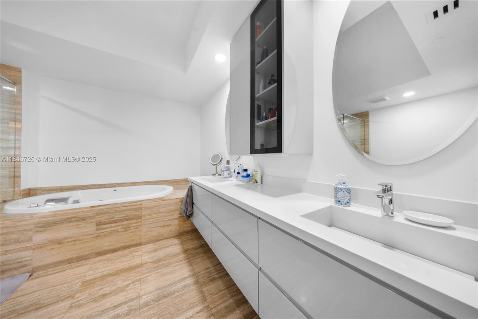 TDR TOWER I CONDO - Residential Lease