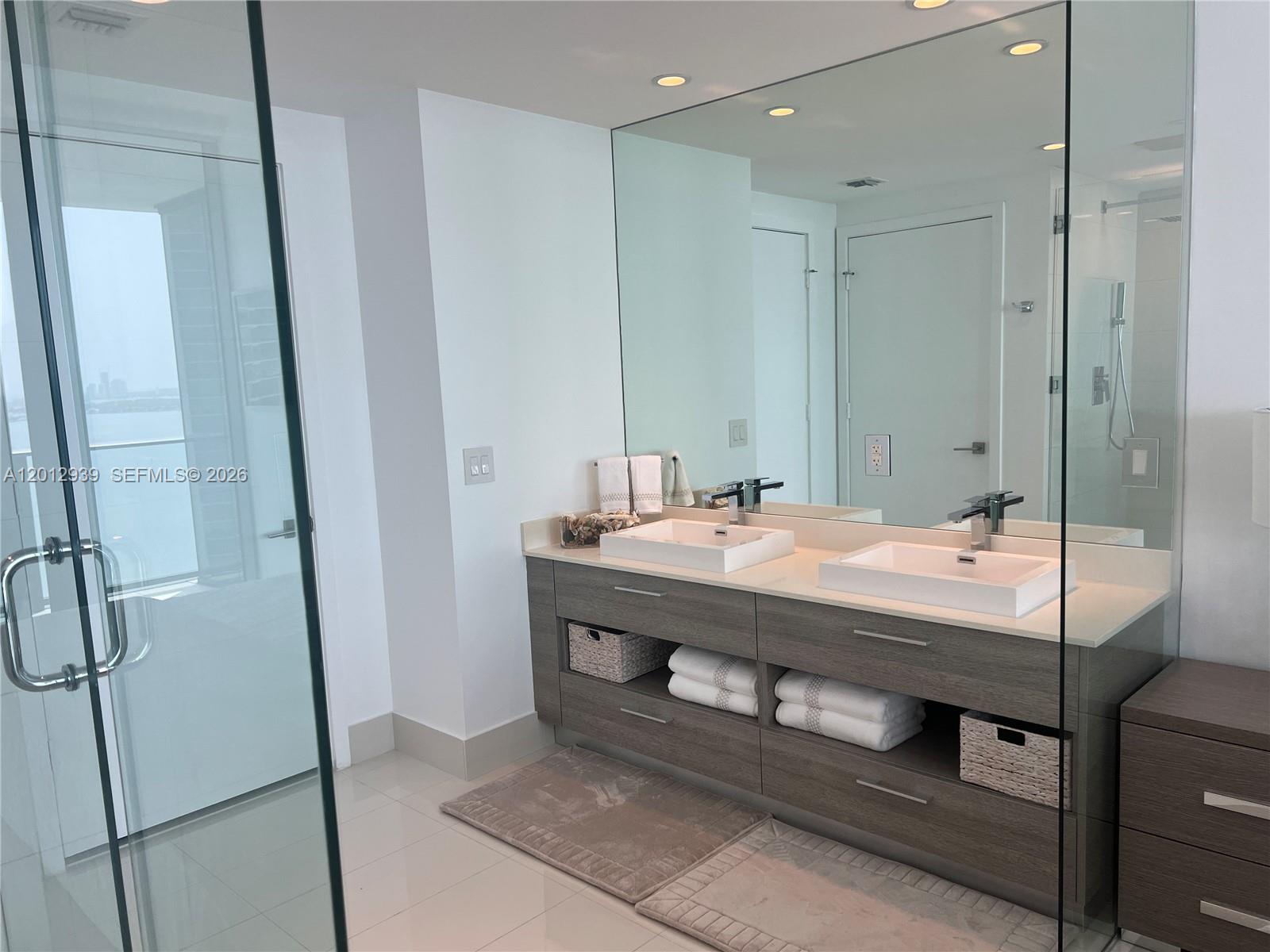 PARAISO BAY CONDO - Residential Lease