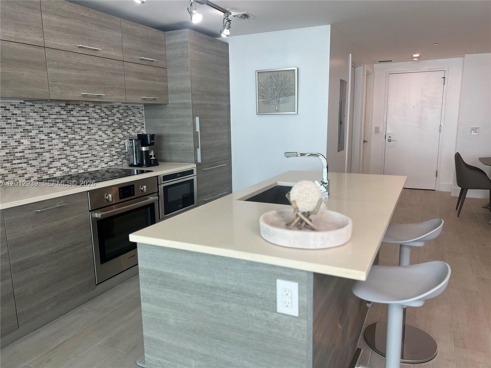 PARAISO BAY CONDO - Residential Lease