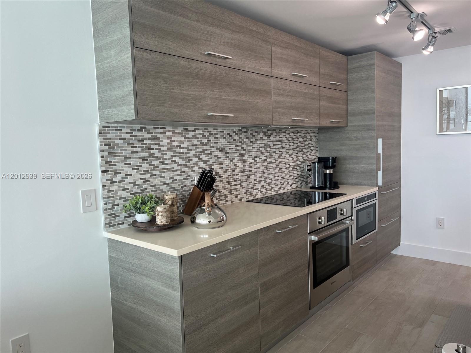 PARAISO BAY CONDO - Residential Lease