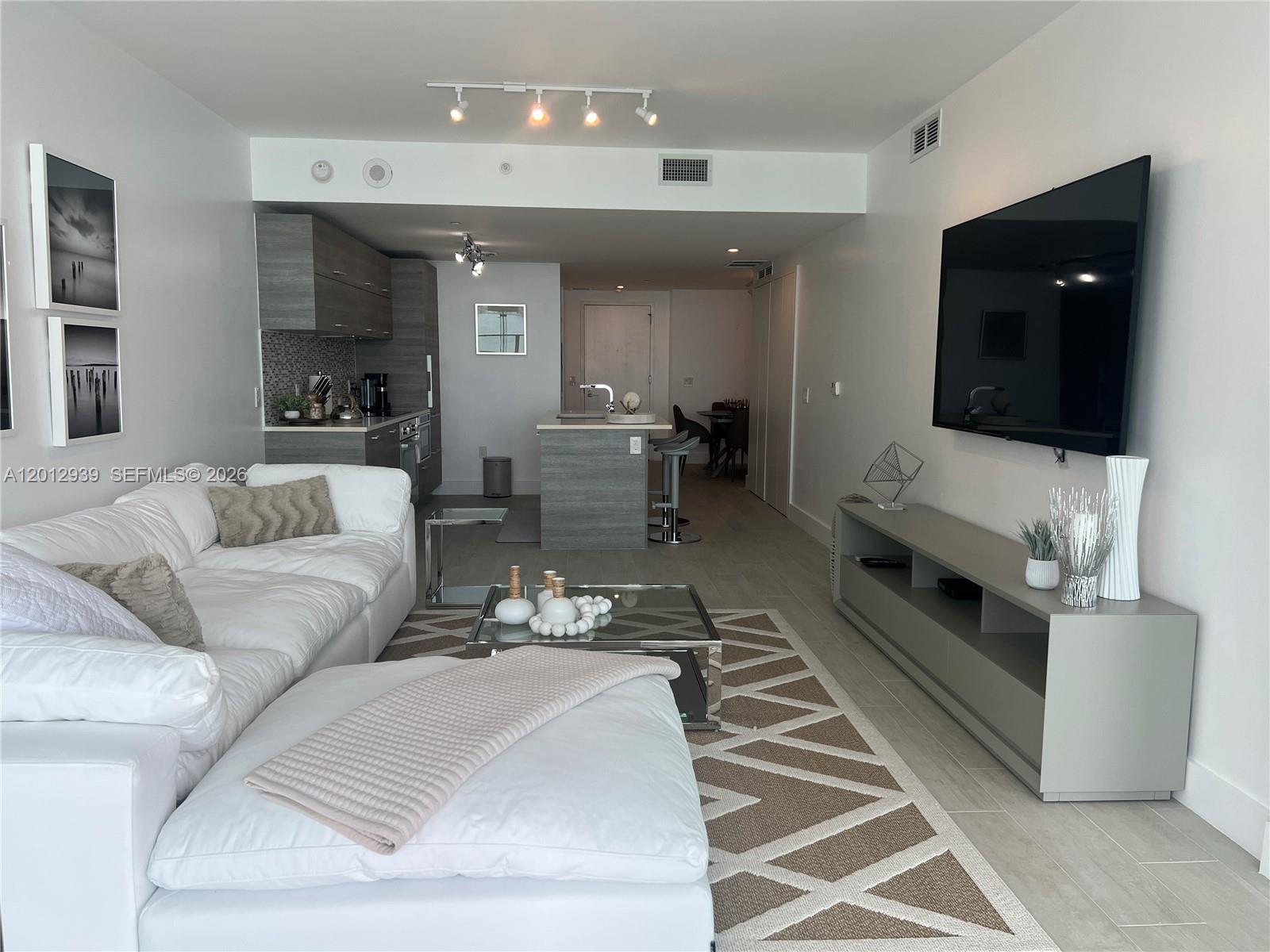 PARAISO BAY CONDO - Residential Lease