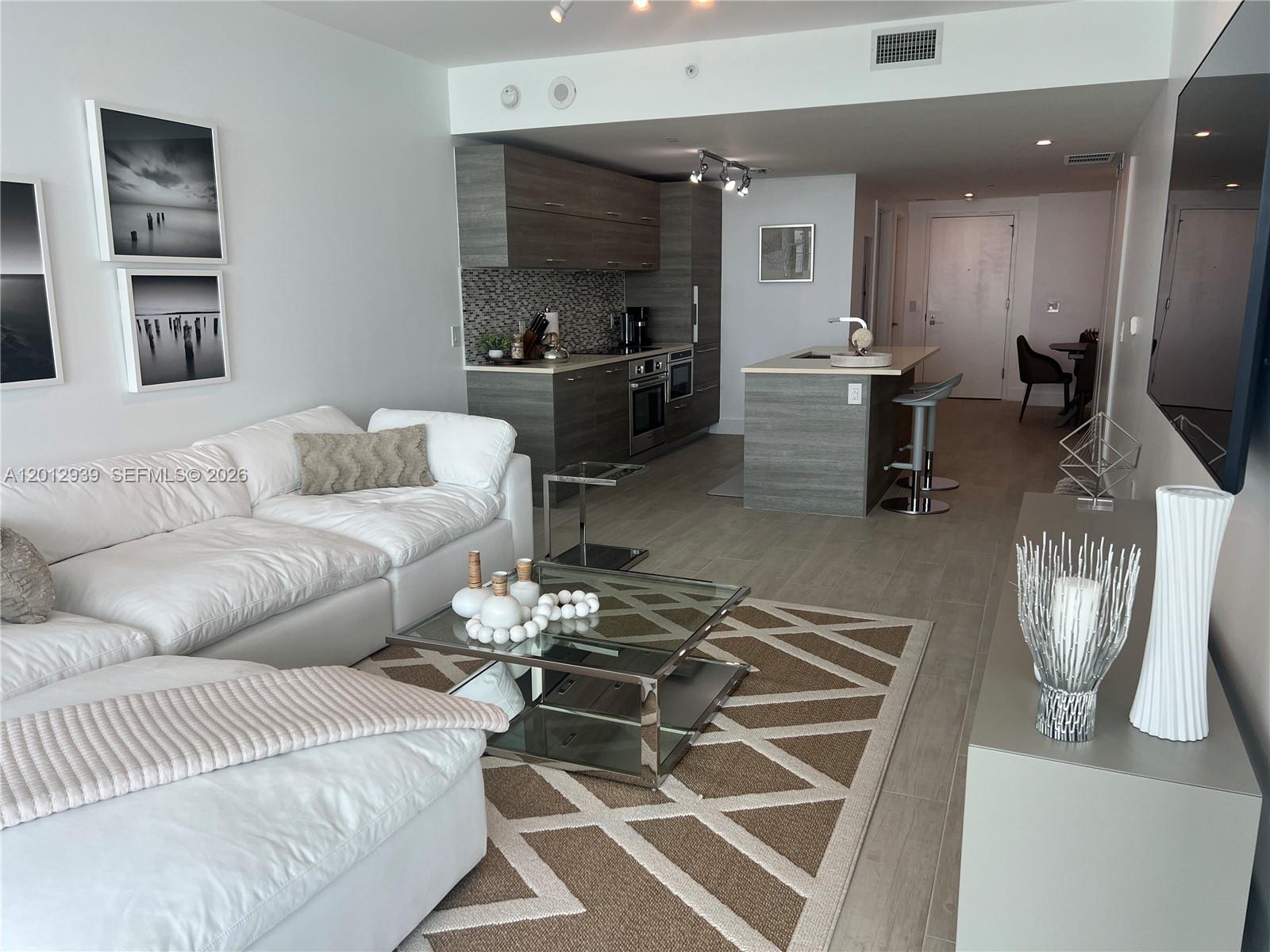 PARAISO BAY CONDO - Residential Lease