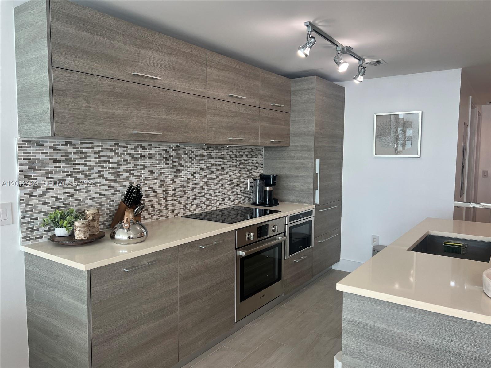 PARAISO BAY CONDO - Residential Lease
