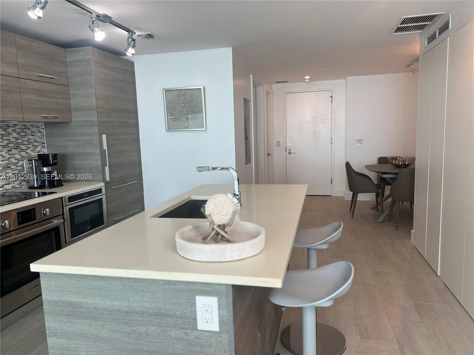 PARAISO BAY CONDO - Residential Lease