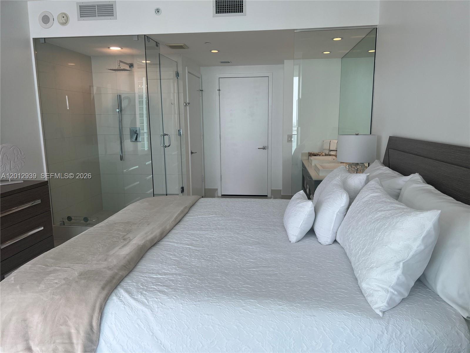 PARAISO BAY CONDO - Residential Lease