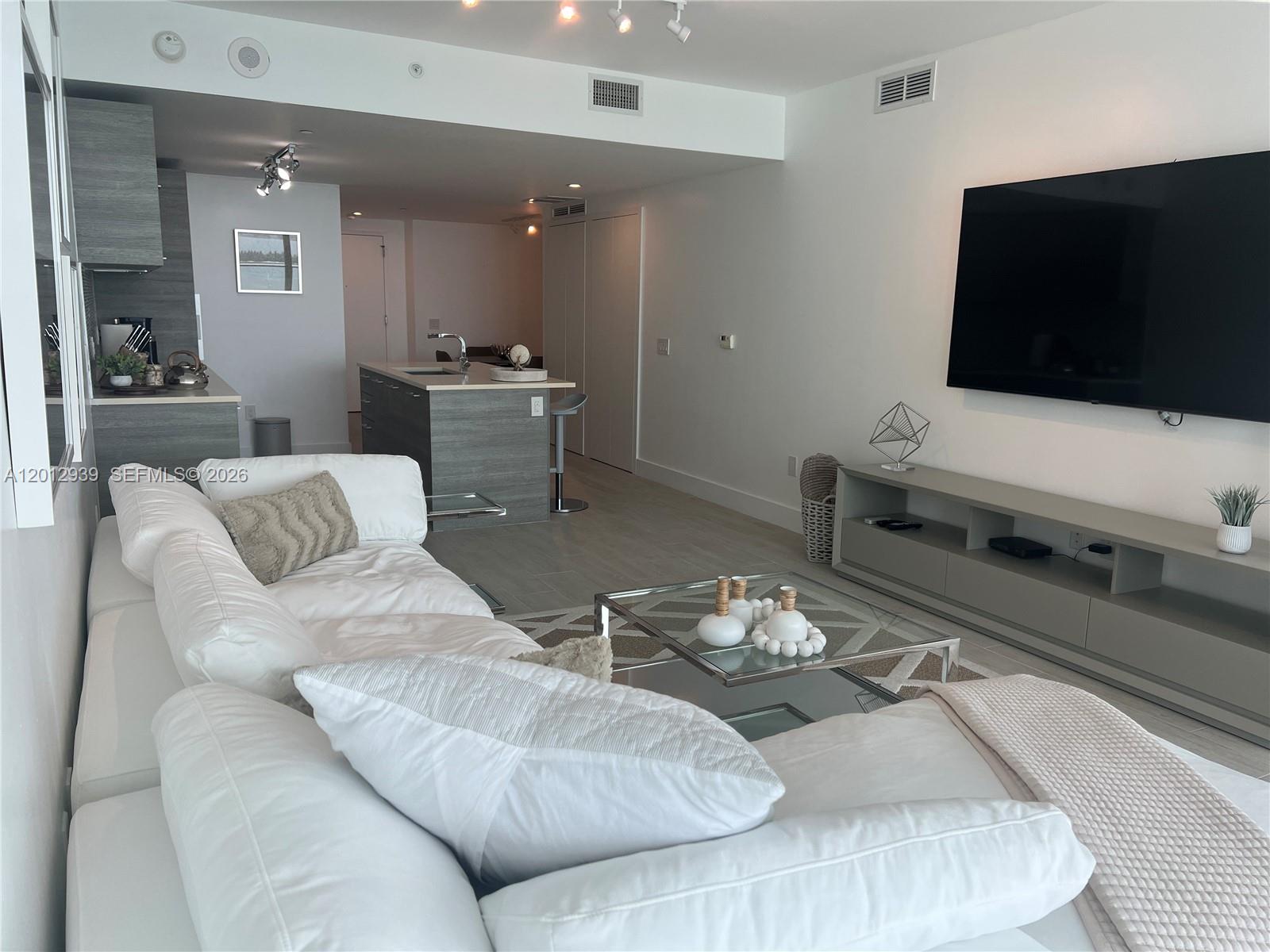 PARAISO BAY CONDO - Residential Lease