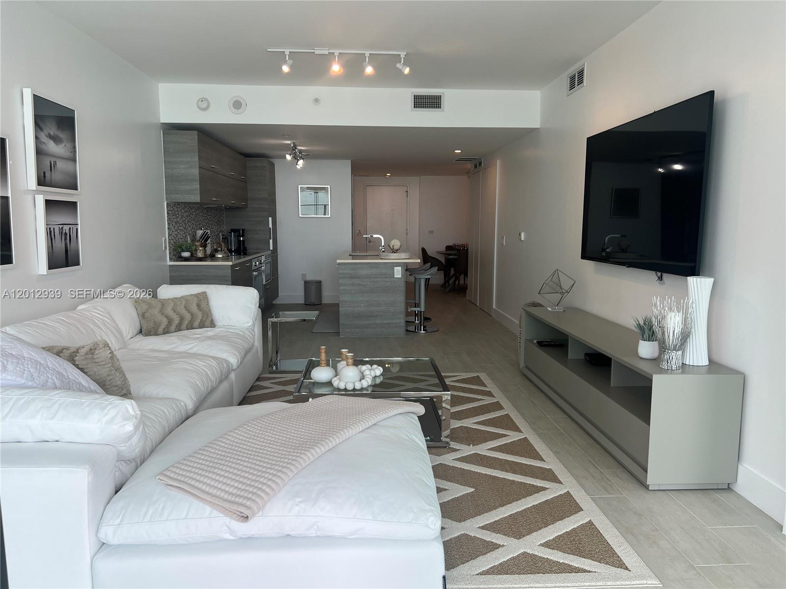 PARAISO BAY CONDO - Residential Lease