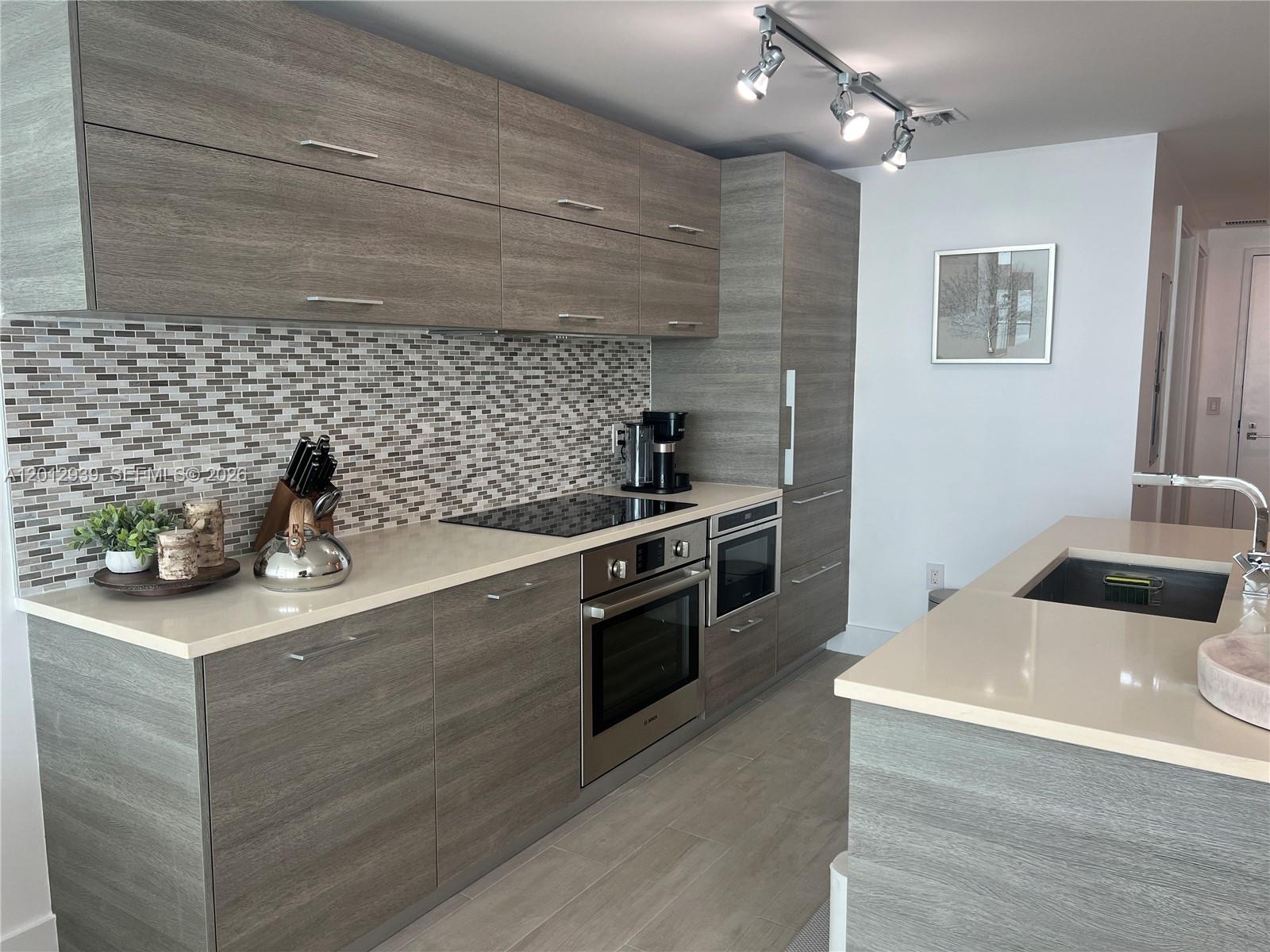 PARAISO BAY CONDO - Residential Lease