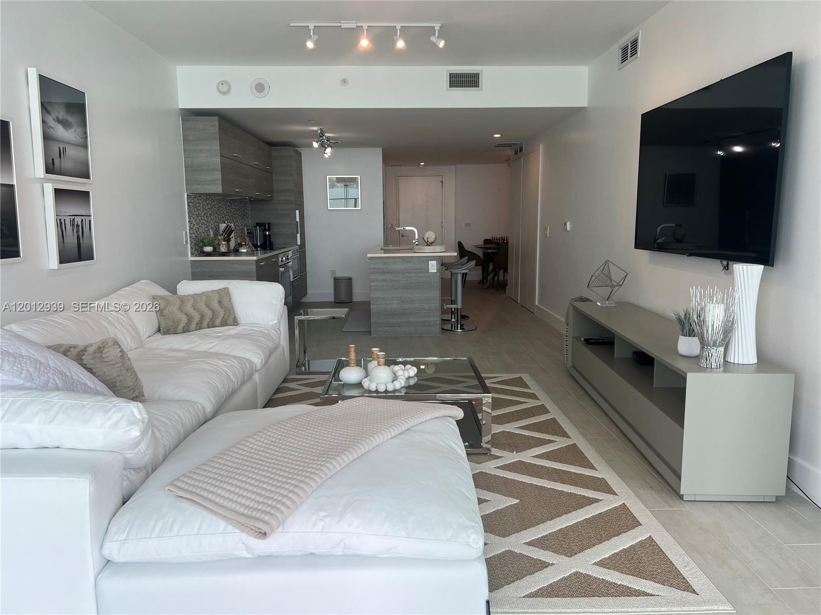 PARAISO BAY CONDO - Residential Lease