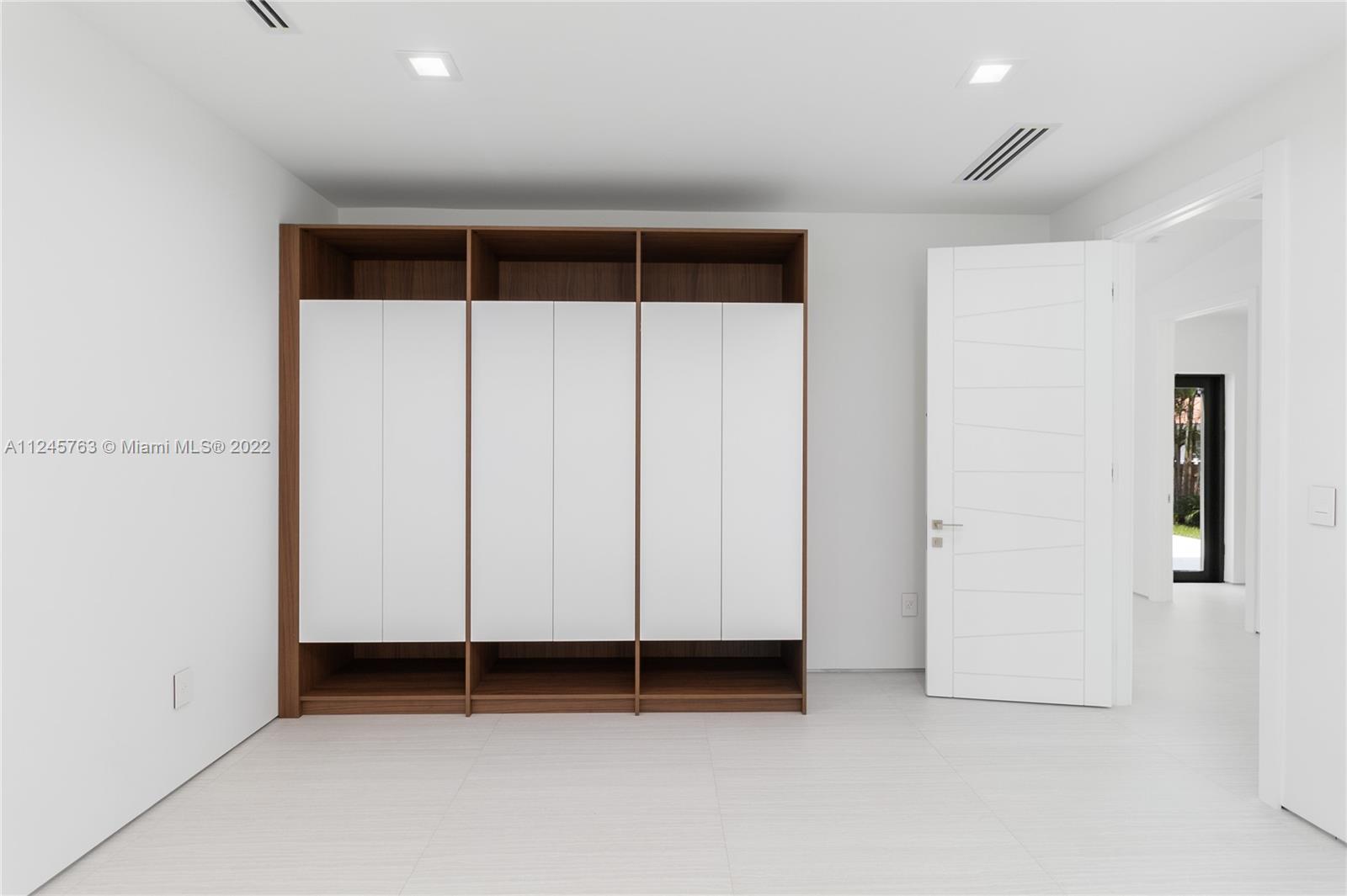 MIAMI SHORES SEC 3 - Residential