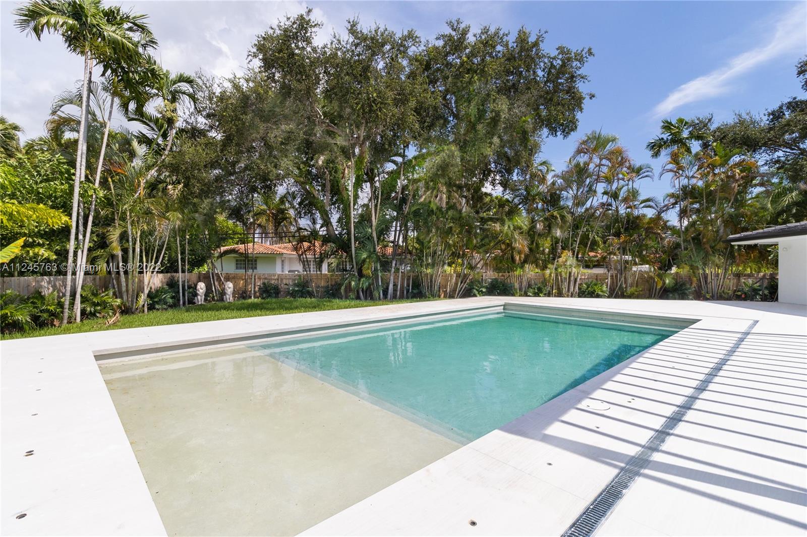 MIAMI SHORES SEC 3 - Residential