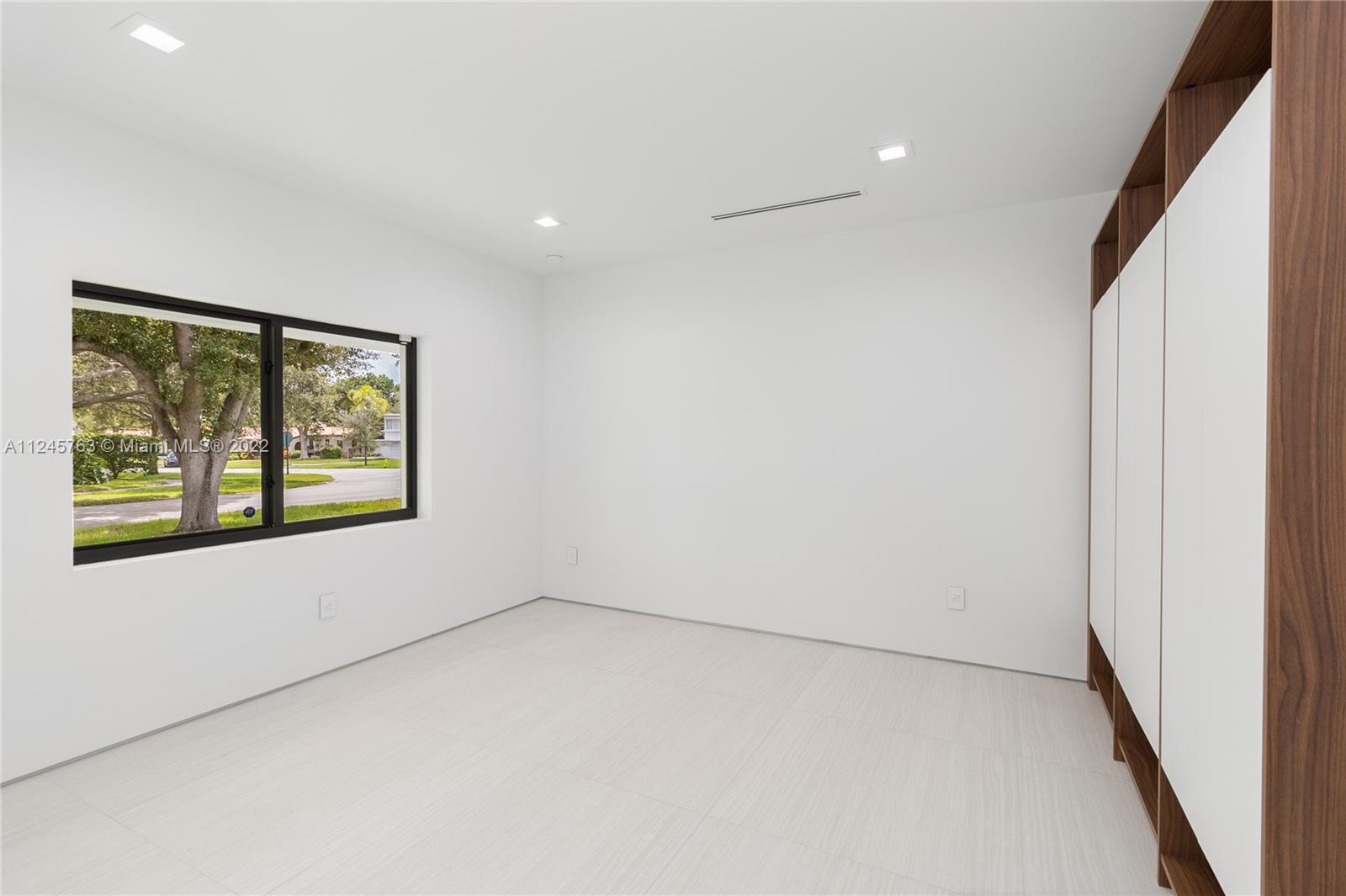 MIAMI SHORES SEC 3 - Residential