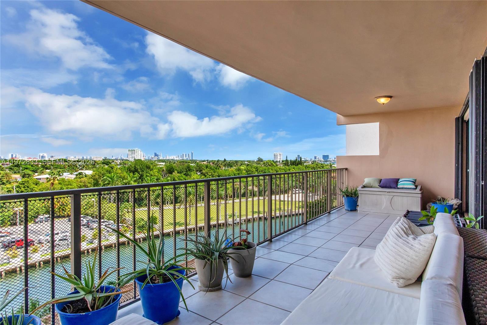 CRICKET CLUB CONDO - Residential