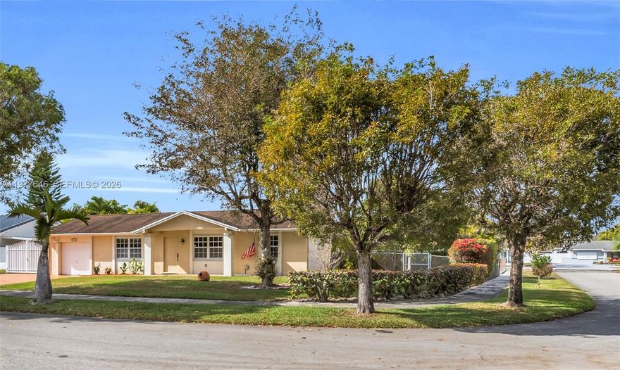 Rare opportunity in San Sebastian, Interior 1/4 acre corner lot, 3 bedroom, 2 bathrooms in move in condition. Kitchen remodeled with stainless steel appliances.  Natural gas stove and water heater. Pride of ownership shows in this beautifully maintained single family home.  Huge covered and screened in rear terrace to enjoy Florida weather.
Plenty of room for a pool. Steel double gate on the side with room for a boat.  Termite warranty included.
French doors, single car garage with laundry and storage areas.  New GE electrical panel.  Sprinkler system with well. Location, Location, Location.